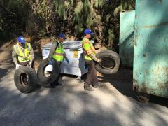 Volunteers and PWA remove tires at CCD_1